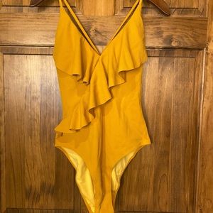 NWT Cupshe one piece ruffled bathing suit. Size Lg